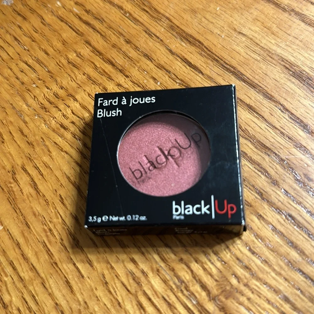 Black Up Blush Shade NBL 04 New In Box